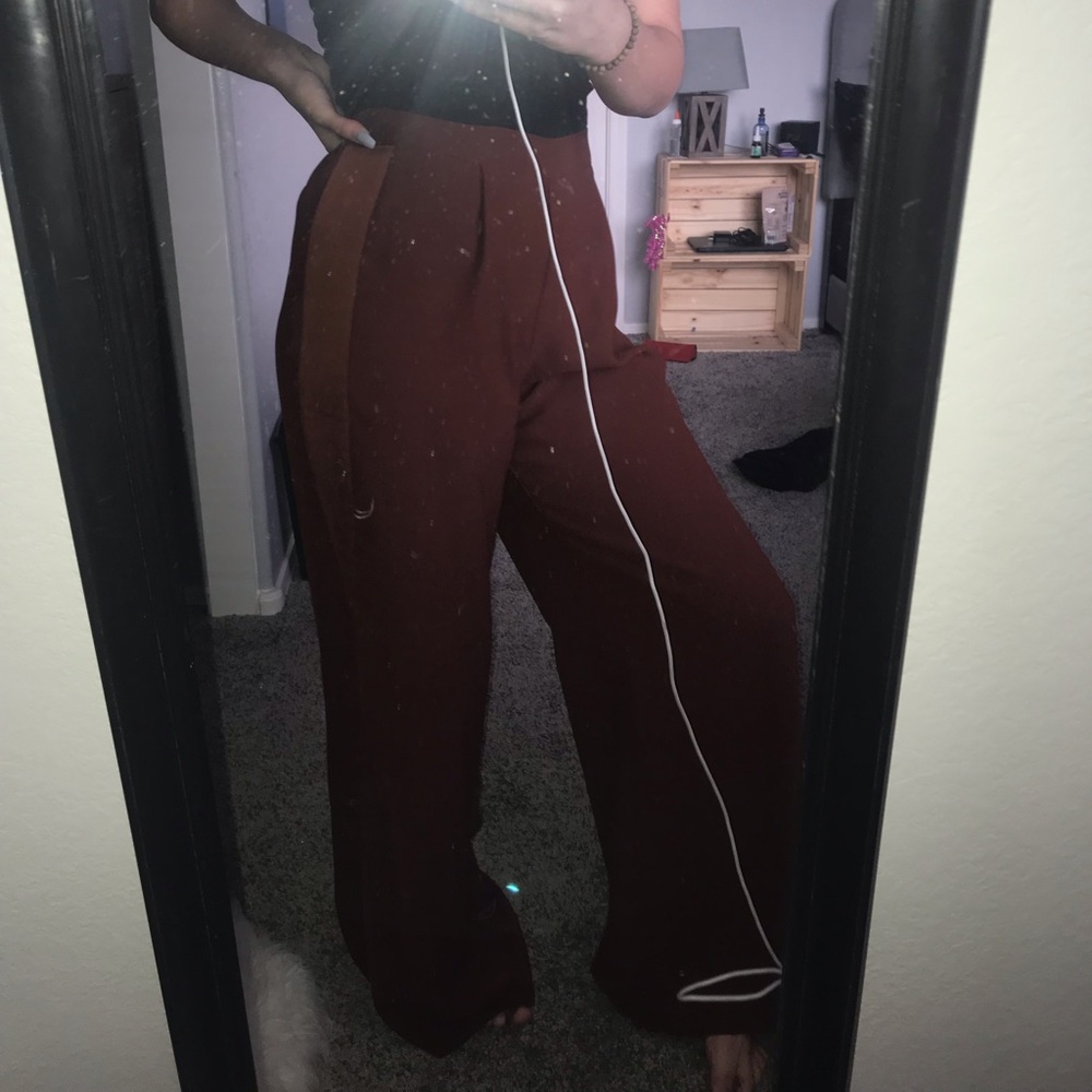 Burt orange loose pants.